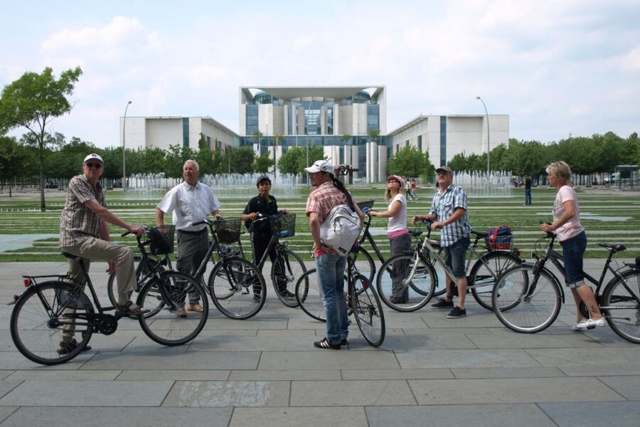 Berlin: Small Group Bike Tour Through City Center - The Government Quarter and Reichstag