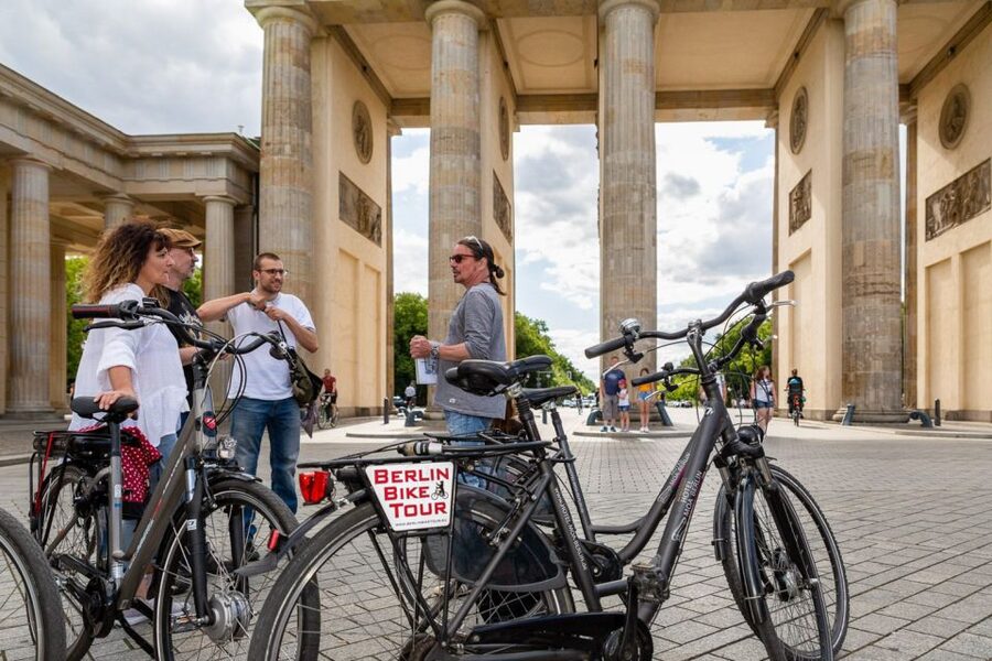 Berlin: Small Group Bike Tour Through City Center - Cycling through Tiergarten to the Brandenburg Gate