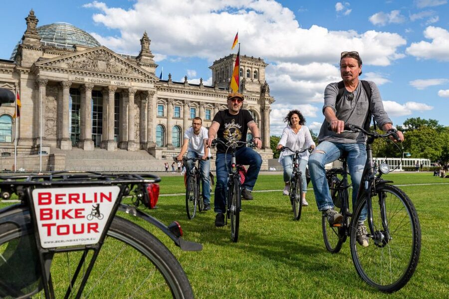 Berlin: Small Group Bike Tour Through City Center - Alexanderplatz and the symbols of East Berlin