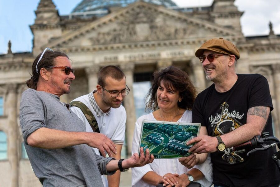 Berlin: Small Group Bike Tour Through City Center - Finishing through Prenzlauer Berg