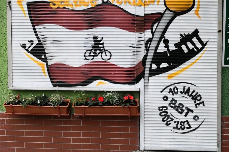 Berlin: Small Group Bike Tour Through City Center - Who should book this Berlin bike tour?