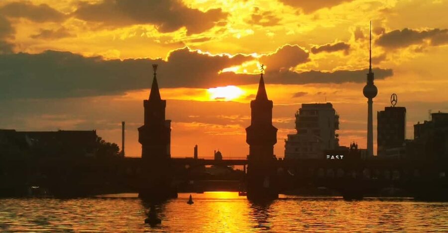 Berlin: Solar Powered Sunset Catamaran Cruise & Audio Guide - Starting beneath the Oberbaum Bridge