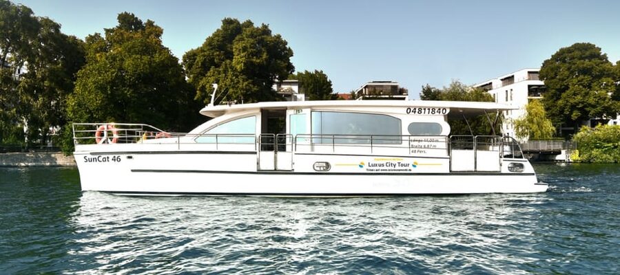 Berlin: Solar Powered Sunset Catamaran Cruise & Audio Guide - Drinks, blankets, and onboard comfort