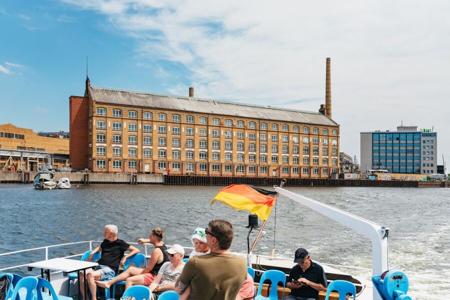 Berlin: Spree Boat Tour to Müggelsee - Köpenick, the Captain of Köpenick, and the palace