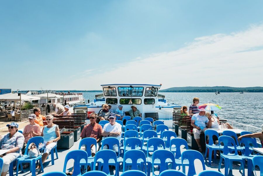 Berlin: Spree Boat Tour to Müggelsee - Food, drinks, and the onboard atmosphere