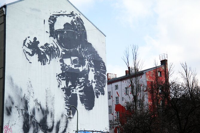 Berlin Street Art & Graffiti Walking Tour - Dircksenstraße: small works and careful looking
