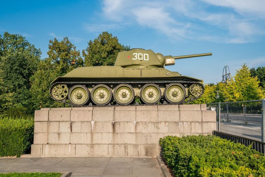 Berlin: Third Reich and Cold War 2 Hour Walking Tour - Guide quality, pace, and group choices