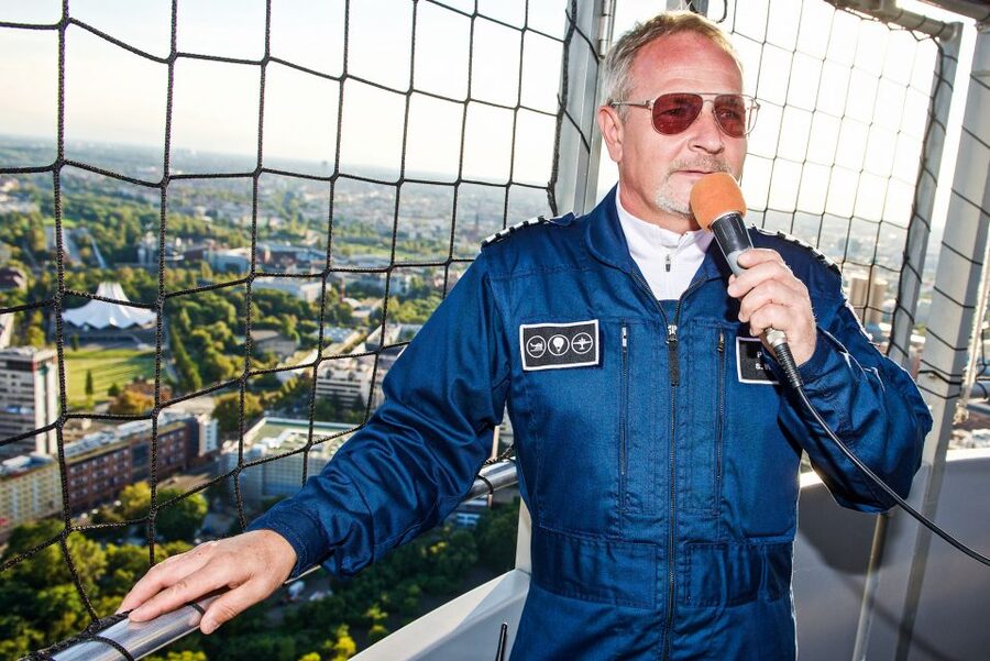 Berlin: Ticket for World Balloon with Perfect View - The gondola ascent to 150 meters