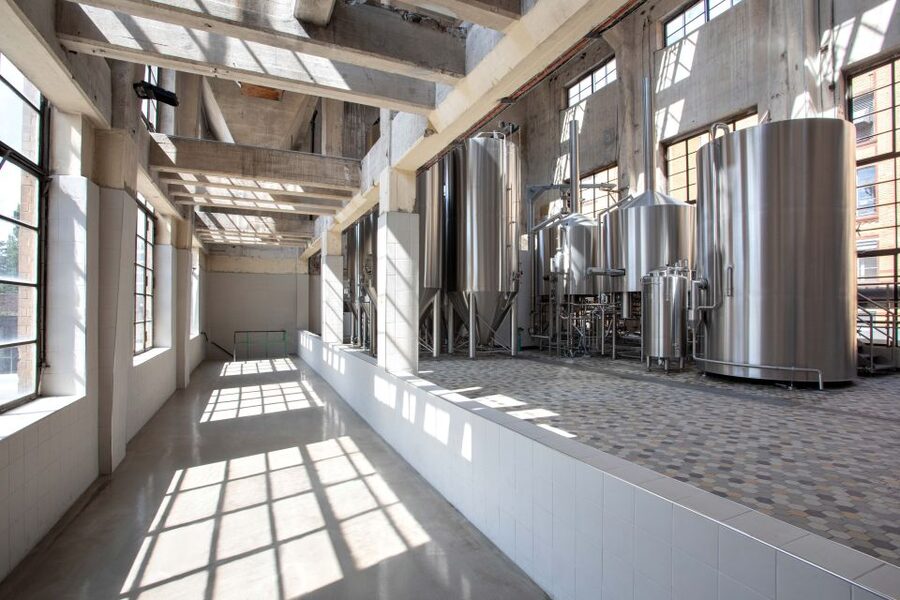 Berlin: Vagabund Brauerei Beer Tasting & Guided Brewery Tour - Learning how to taste beer