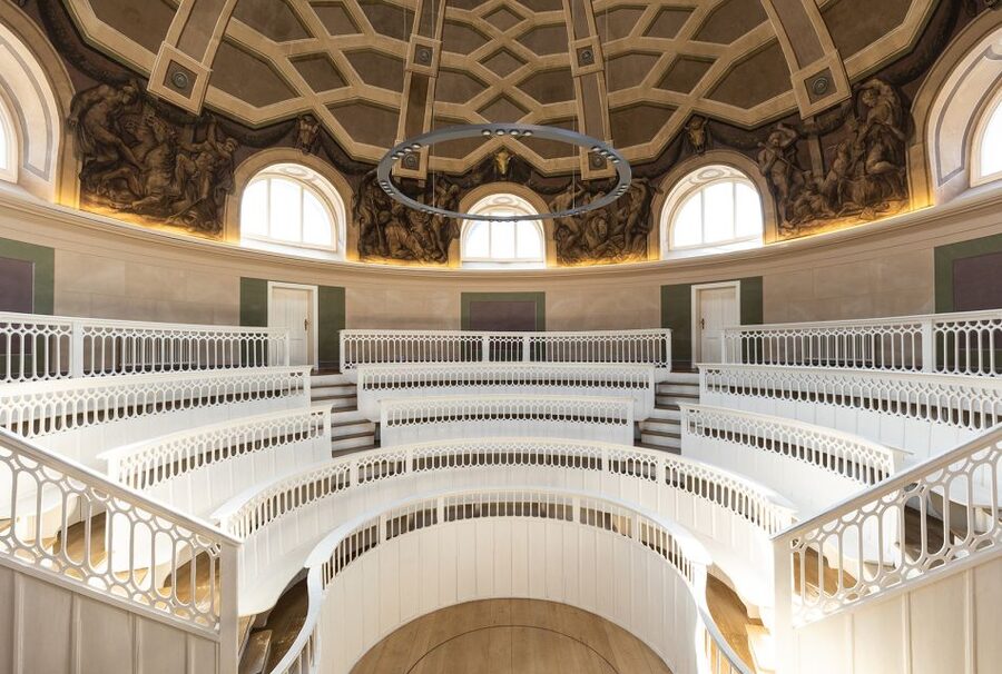 Berlin: walking tour about Charité - Seeing the Charité Bed House from outside