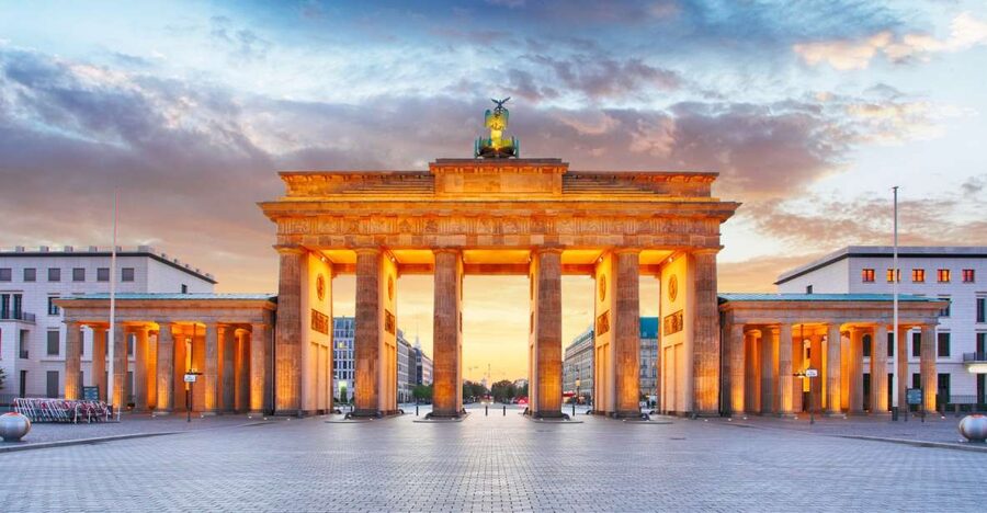 Berlin: Walking Tour of the Top 10 Sightseeing Attractions - Starting at the Paul-Löbe-Haus
