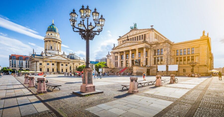 Berlin: Walking Tour of the Top 10 Sightseeing Attractions - Reichstag and the modern government quarter