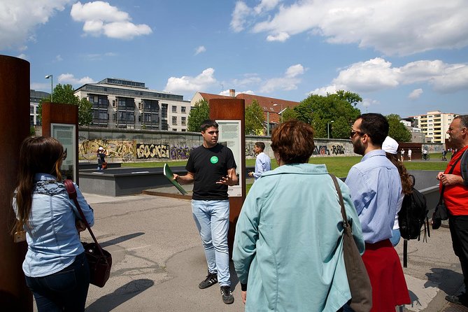 Berlin Wall, Cold War and Stasi Museum Tour - Group size, guide service, and the language question