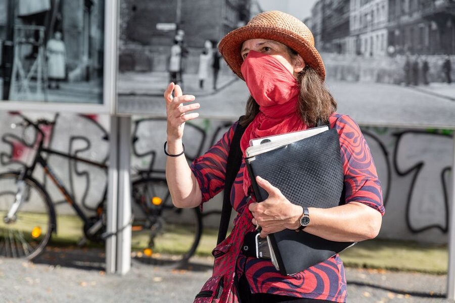 Berlin Wall: Small Group Guided Tour - Gleim Tunnel and the everyday city around the Wall