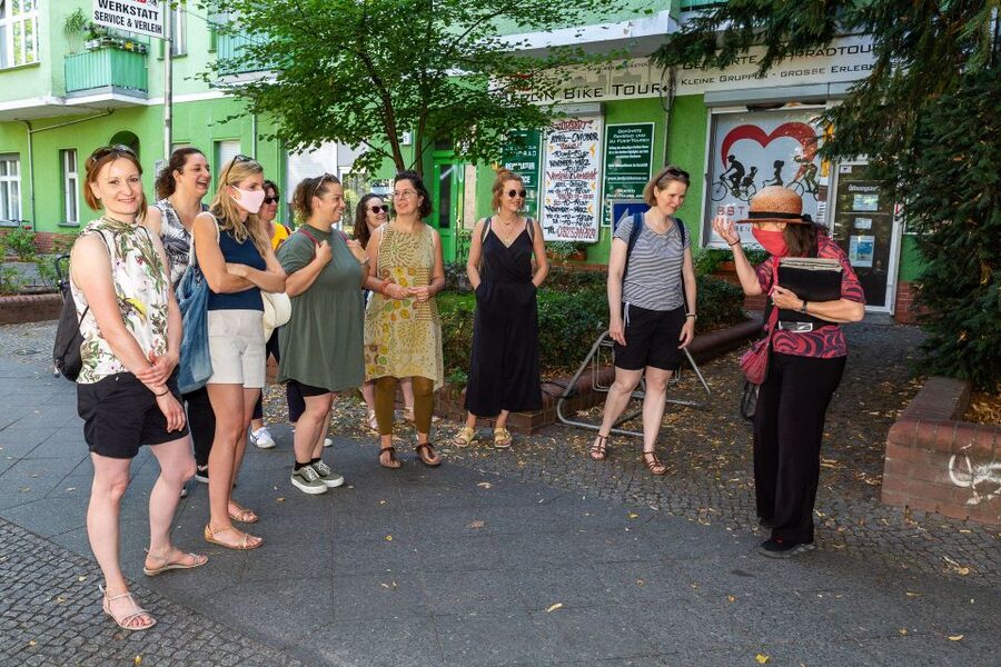 Berlin Wall: Small Group Guided Tour - What the guide adds to the experience