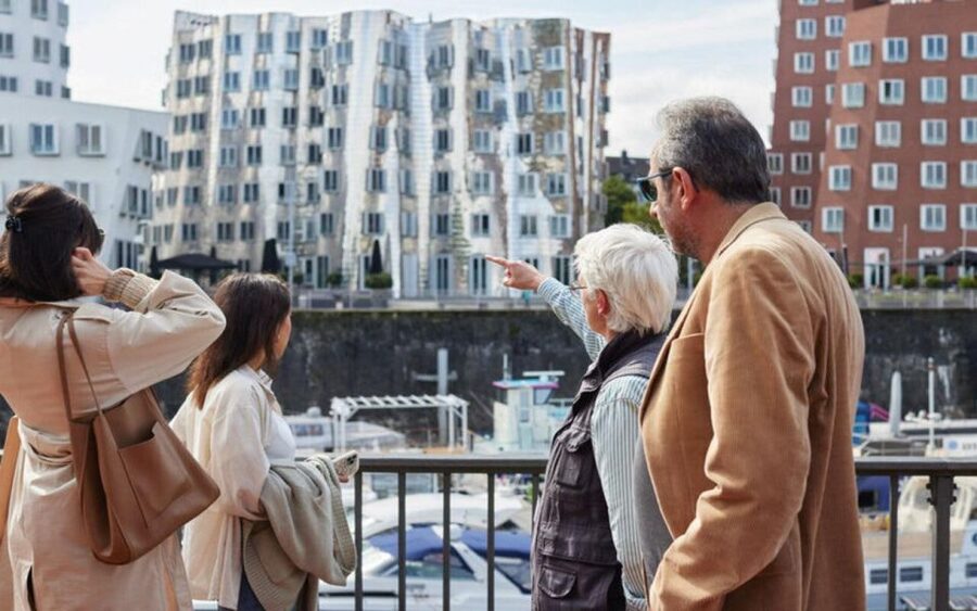 Best of Düsseldorf – The Highlight-Tour - Königsallee, Düsseldorf’s grand urban boulevard