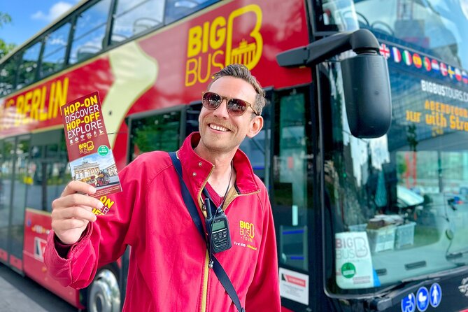 Big Bus Berlin Hop-On Hop-Off Sightseeing Tour & Currywurst - The app makes hopping off easier