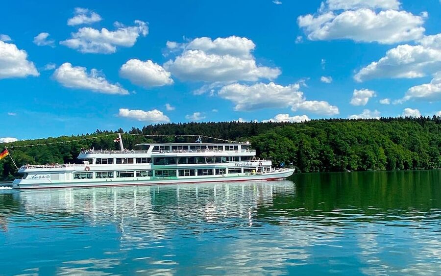 Biggesee: Boat Tour with All-inclusive cake buffet - Three hours of lake views and Sauerland scenery