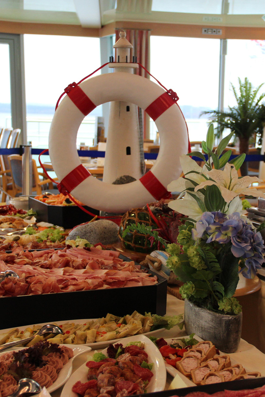 Biggesee: XXL Boat Ride with All-Inclusive Brunch Buffet - Service, cleanliness, and onboard comfort