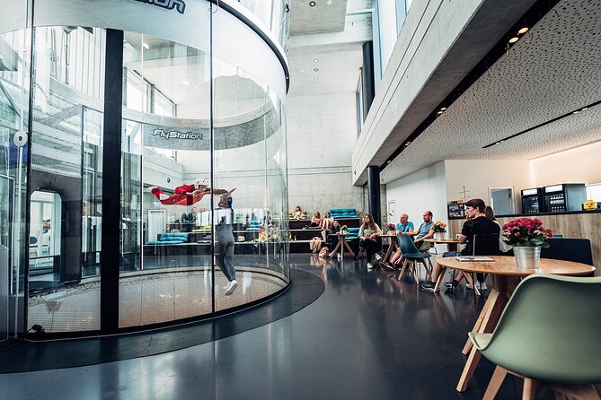 Bodyflying & Indoor Skydiving at FlyStation Munich - The instructor show is a fitting finale