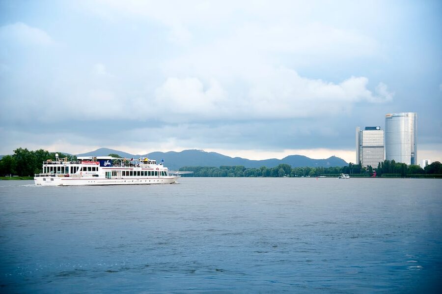 Bonn: Evening Sightseeing Cruise on the Rhine River - Boarding at the KD Ticket Office Bonn