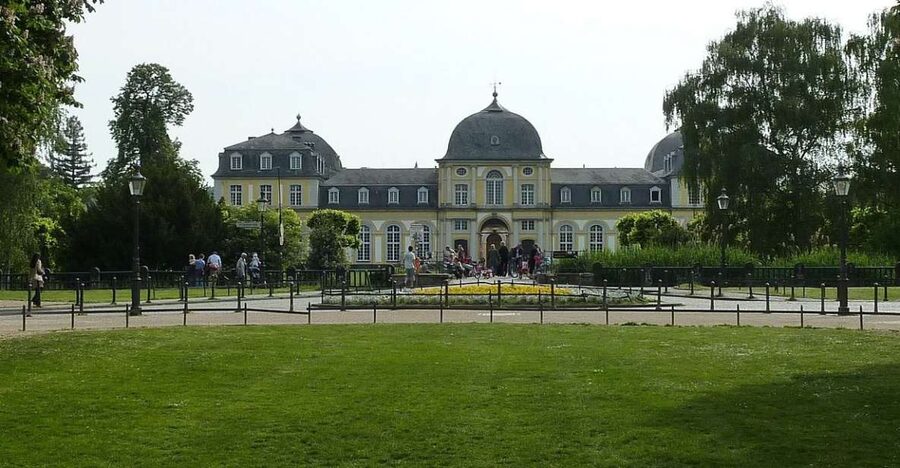 Bonn: Private Guided Walking Tour - Starting at the tourist office in central Bonn