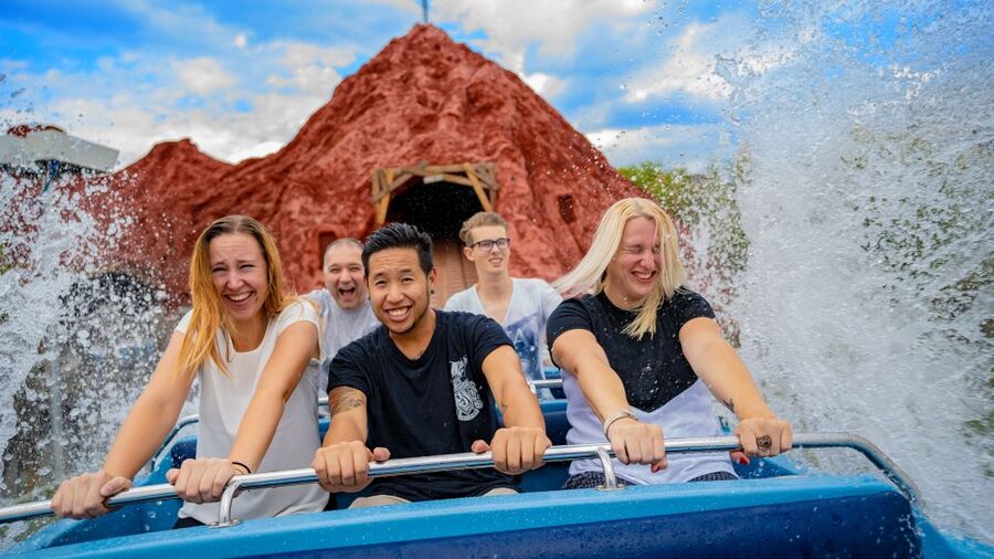 Bottrop: Movie Park Full-Day Admission Ticket - Shows and special effects add rest stops