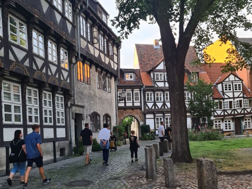 Braunschweig: Guided Walking Tour with Food Tastings - Starting in the Kultviertel at Friedrich-Wilhelm-Platz