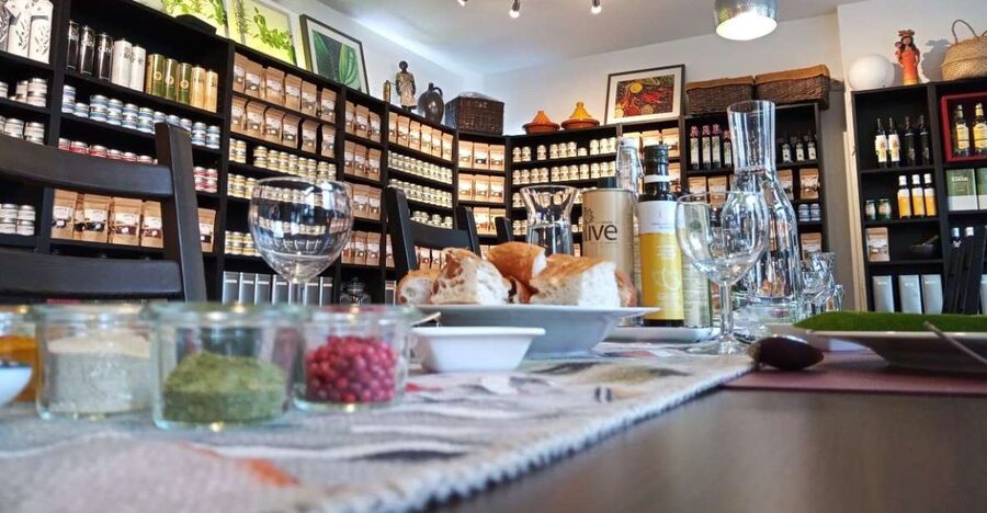 Braunschweig: Guided Walking Tour with Food Tastings - Price, timing, and practical value