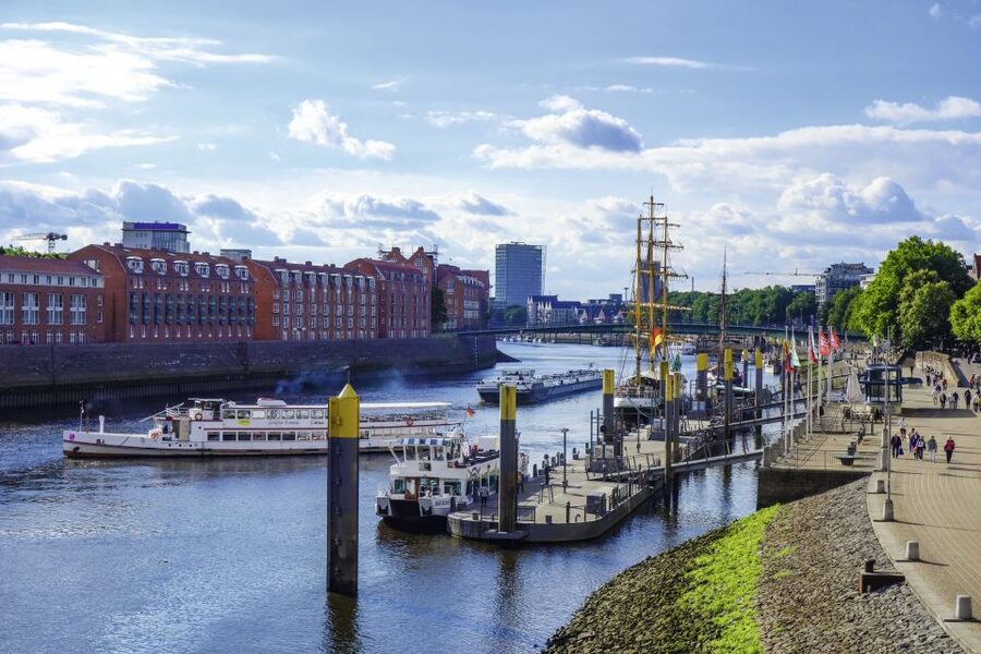 Bremen: City Center Guided Walking Tour - The market square and Bremen’s civic symbols