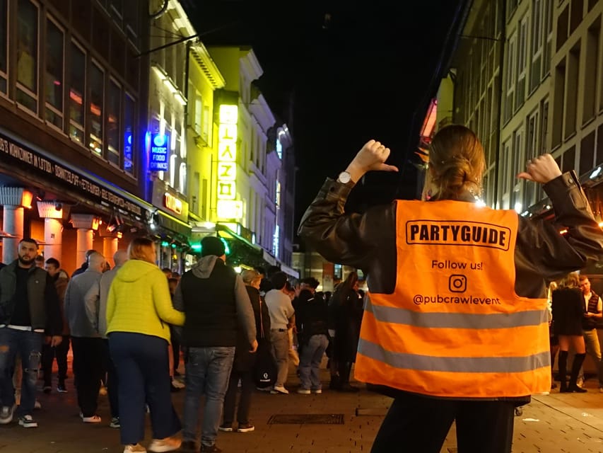 Bremen: Private pub crawl with insider-guide & free shots - Who Will Enjoy This Bremen Night Out?