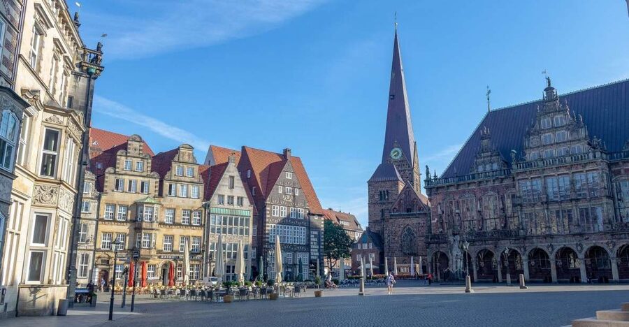 Bremen: Private Walking Tour with a Professional Guide - Meeting Bremen at the Town Hall