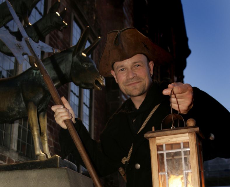 Bremen: Walking Tour in German with Night Guard - Böttcherstraße, where the stories get more theatrical