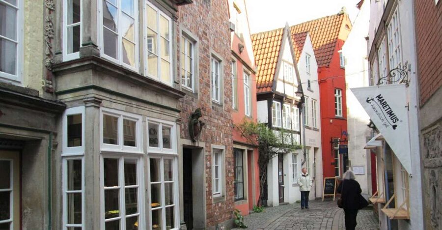 Bremen: Walking Tour of Historic Schnoor District - Starting at Die Glocke on Domsheide