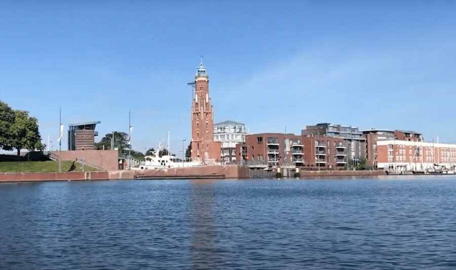 Bremerhaven: Sailor's yarn, legends and sea walking tour - How the two-hour pace affects the experience