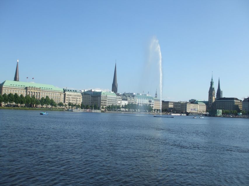 Celebs, Waterfronts and Nature Cycle Tour - Liebesinsel, Goldbekufer, and Winterhuder Kanal