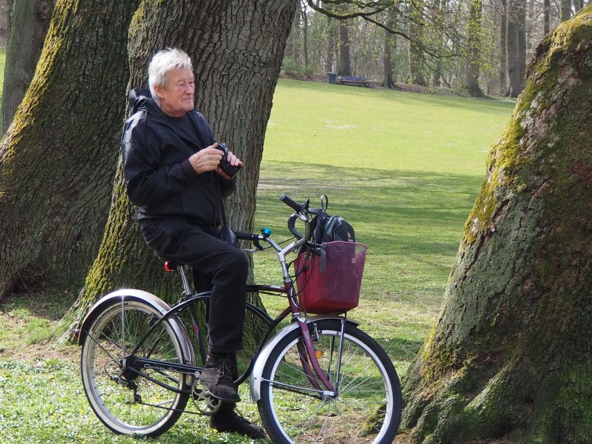 Celebs, Waterfronts and Nature Cycle Tour - What the guide adds to the ride