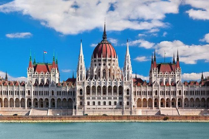 Central and Eastern Europe Highlights 7-Day Tour from Frankfurt - Vienna’s palaces, opera house, and café-hour choices