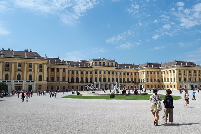 Central and Eastern Europe Highlights 7-Day Tour from Frankfurt - Frankfurt to Prague: a long first day on the road