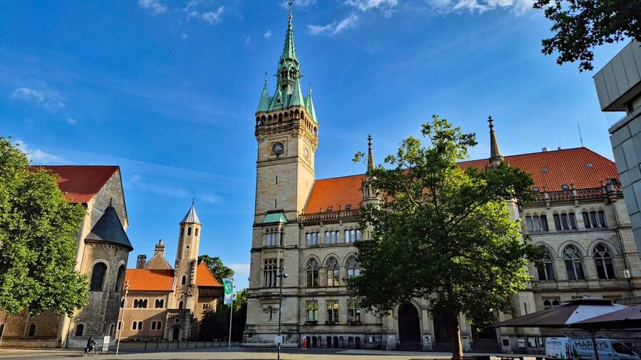 City tour Braunschweig: diverse and full of surprises. - Brunswick Palace and the changing face of power