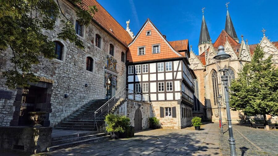 City tour Braunschweig: diverse and full of surprises. - Platz der Deutschen Einheit and a city rebuilt after war