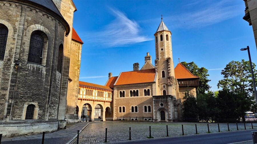 City tour Braunschweig: diverse and full of surprises. - Burgplatz: the heart of the Lion City
