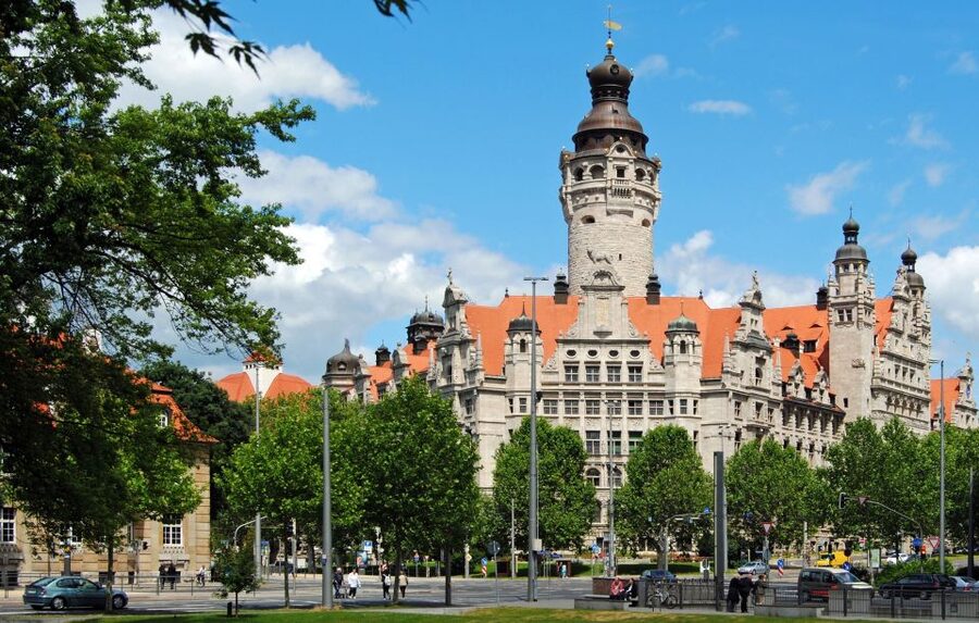 City tour on foot, by S-Bahn and tram - The Musikviertel and its Wilhelminian buildings
