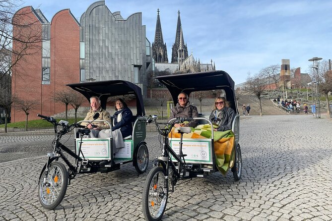 City Tour per Rikscha in Cologne - Reading Cologne at Alter Markt