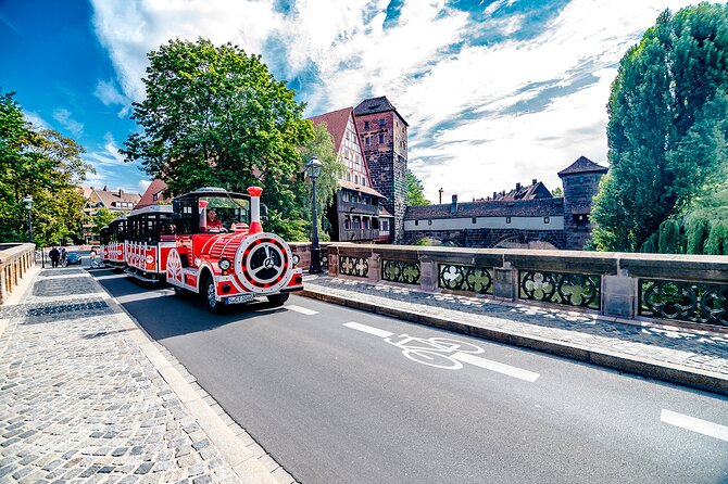 City tour through Nuremberg with the little train - Christmas tour - The English audio guide provides useful basics