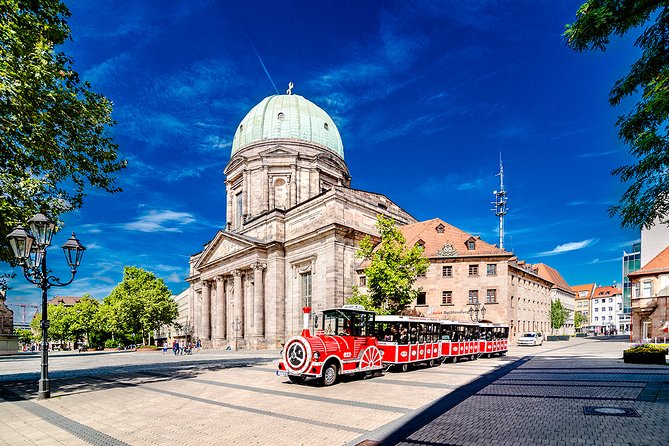 City tour through Nuremberg with the little train - Christmas tour - Who will enjoy this train most