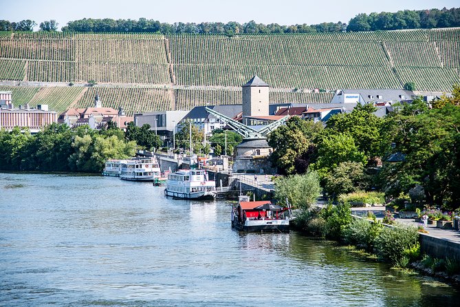 City tour through Würzburg with the Bimmelbahn - English audio, volume, and the headphone question
