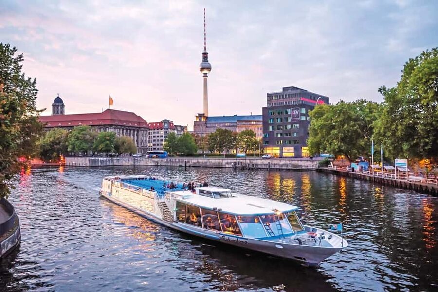 CitySightseeing Berlin HOHO Bus- All Lines (A+B) & Boat Tour - Route B reaches East Berlin and Wall history