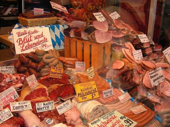 Classic Bites and Culinary Trends Neighborhood Food Tour in Berlin - Key points at a glance
