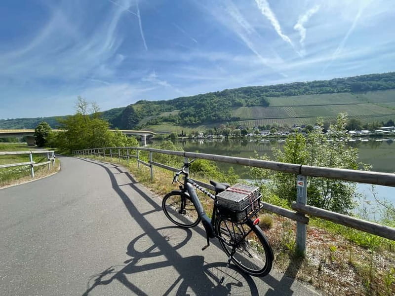 Cochem: Bike and Boat Tour with Picnic and Wine Tasting - Cycling Along the Moselle